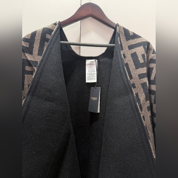 Fendi Reversible Poncho Cape - Picture 8 of 12